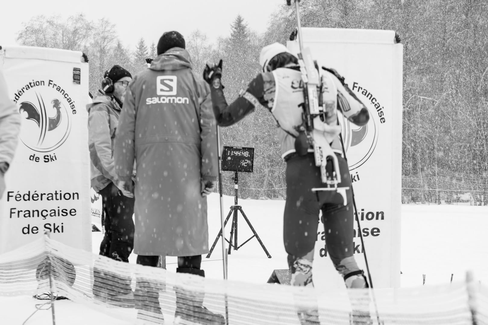 Concurrent dans le portillon de départ de l'individuel homme de la coupe de France de Biathlon aux Contamines