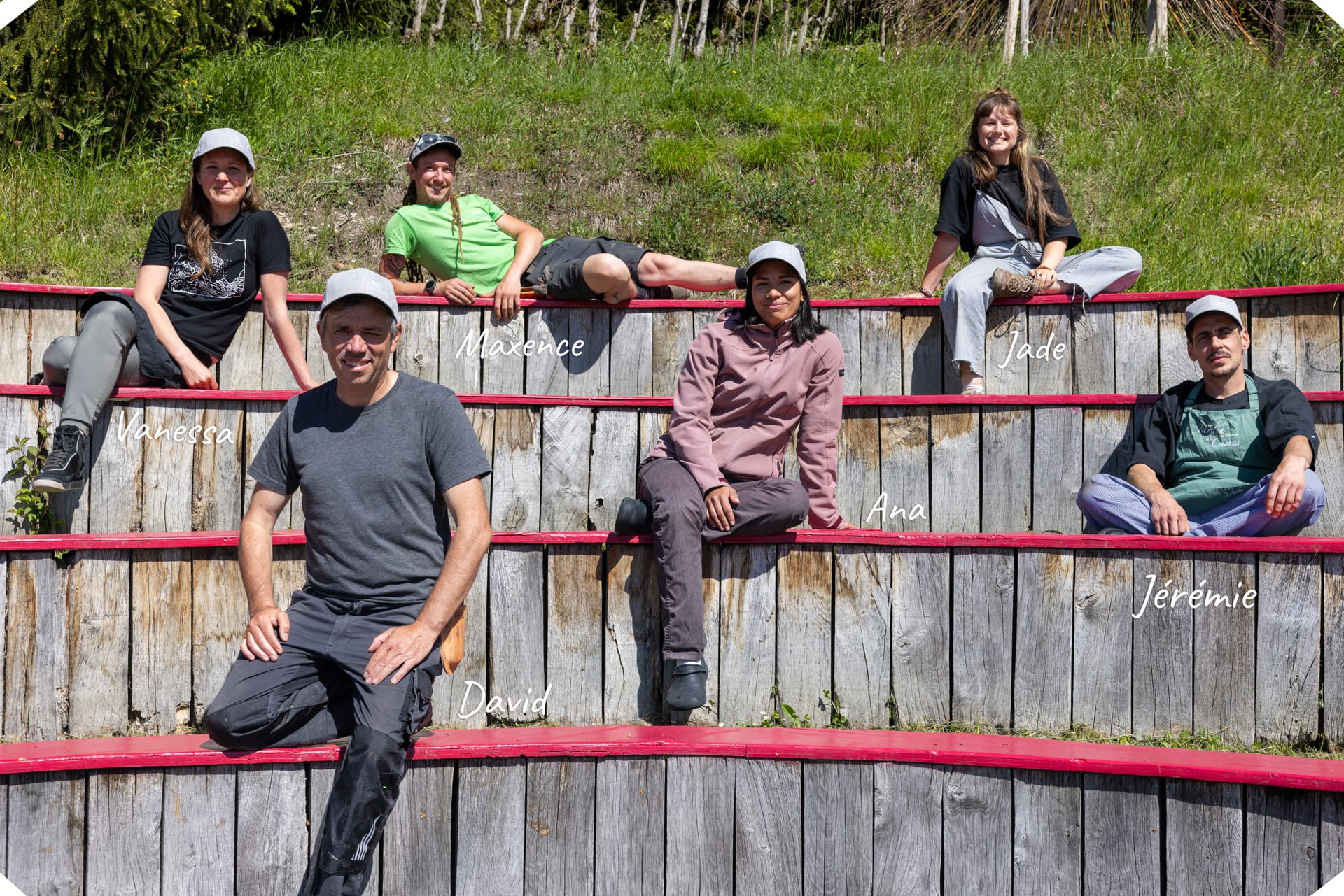 Equipe du Jardin des Cimes 2025 emmenée par David Dal Cortivo, le directeur de l'association